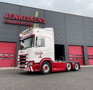 Jenniskens Kraanverhuur schaft imposante Scania trucks aan 