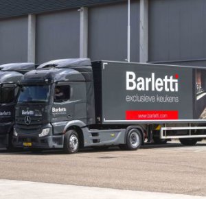 De Mandemakers Groep voegt nogmaals negentien nieuwe Actros trucks toe aan de vloot.