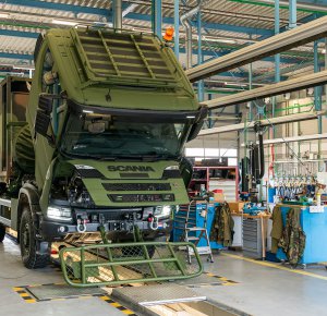 Defensie en Scania zetten met nieuwe werkplaats de volgende stap in verregaande samenwerking