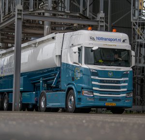 HBT gaat met nieuwe Scania Super in het veevoer