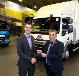 De eerste DAF LF met de gloednieuwe PACCAR aandrijflijn