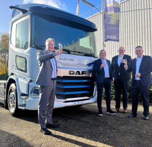 TRANSPORTBEDRIJF A.G. VAN GEFFEN VOORUITSTREVEND MET NIEUWE DAF XD ELECTRIC 