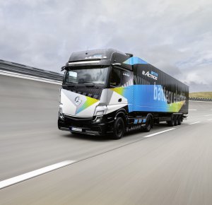 Mercedes-Benz Trucks en Dachser ondertekenen intentieverklaring: bestelling van 50 eActros LongHaul