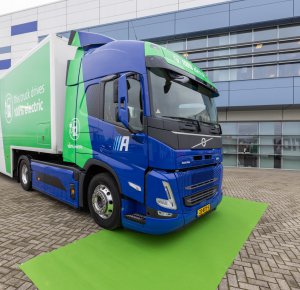 Action zet eerste zero emissie stap met drie Volvo FM Electric-trekkers