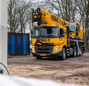 Herms breidt vloot truckkranen uit met Volvo FMX tridem met Tadano-kraan