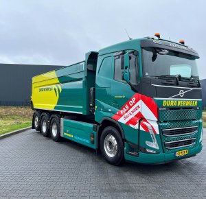 Millenaar & van Schaik zet acht elektrische Volvo FH 8x4 bakwagens op de weg