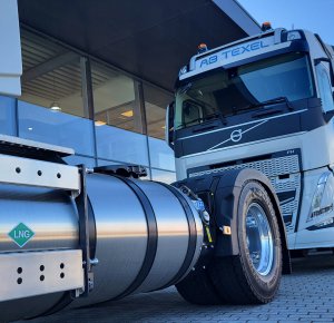 AB Texel verduurzaamt transport met Bio-LNG-trucks van  Volvo