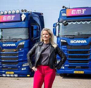  Eveline Manders over haar nieuwe Scania 530 V8: “Alsof je over wolken rijdt”