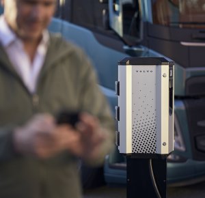 Volvo introduceert nieuwe service voor het opladen van  elektrische trucks