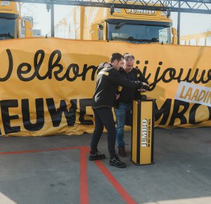 Scania en Jumbo versterken samenwerking in elektrificering transport