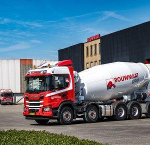 150ste Scania voor Rouwmaat Groep: historie en innovatie komen samen in nieuwe Wide Spread vijfasser