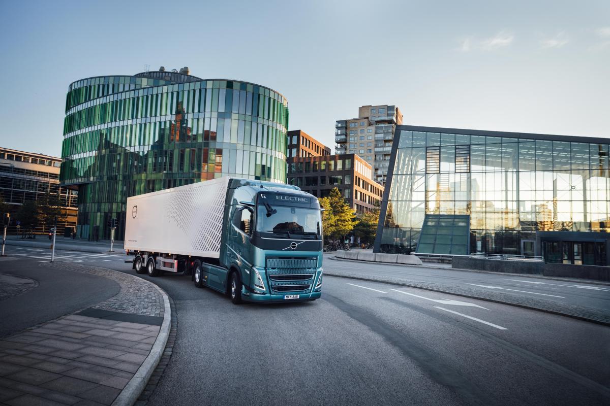Volvo Trucks start serieproductie van elektrische trucks met actieradius tot 700 kilometer